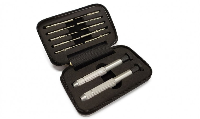 Набір викруток у металевому футлярі з 2 тримачами, 10 насадок