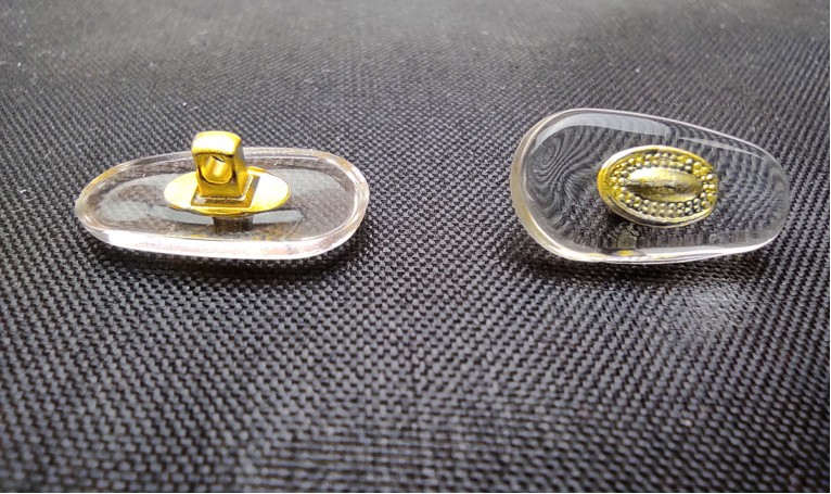 Силіконовий носоупор під гвинт на металеву оправу з жовтою металевою вставкою